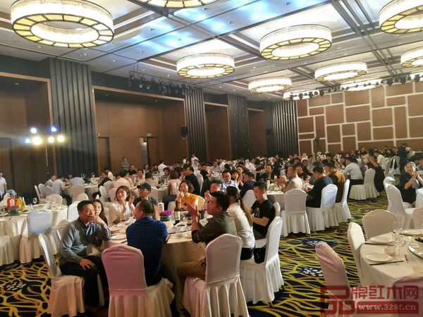 大东家红木为与会经销商准备了丰富的晚宴