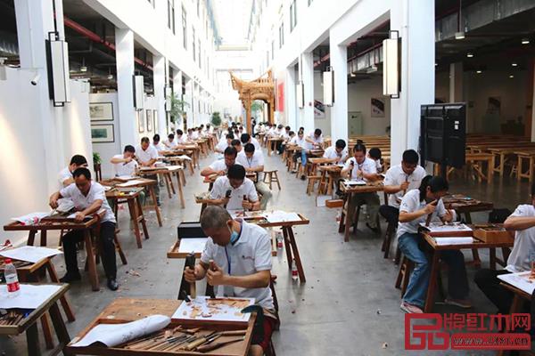参赛选手进行技能竞赛
